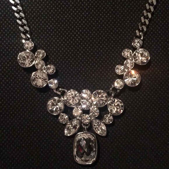 Beautiful ✨ Authentic GIVENCHY Necklace. - Picture 2 of 7